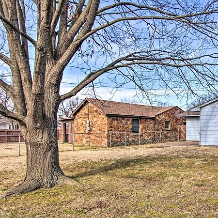 Dog-Friendly Bartlesville Retreat With Yard! Esterno foto